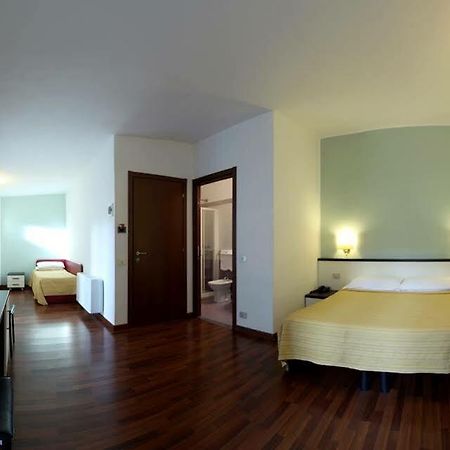 Lux Hotel Durante Milan Exterior photo