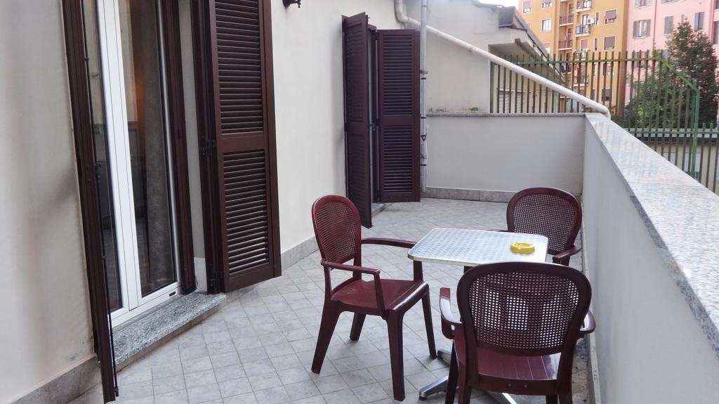 Lux Hotel Durante Milan Exterior photo