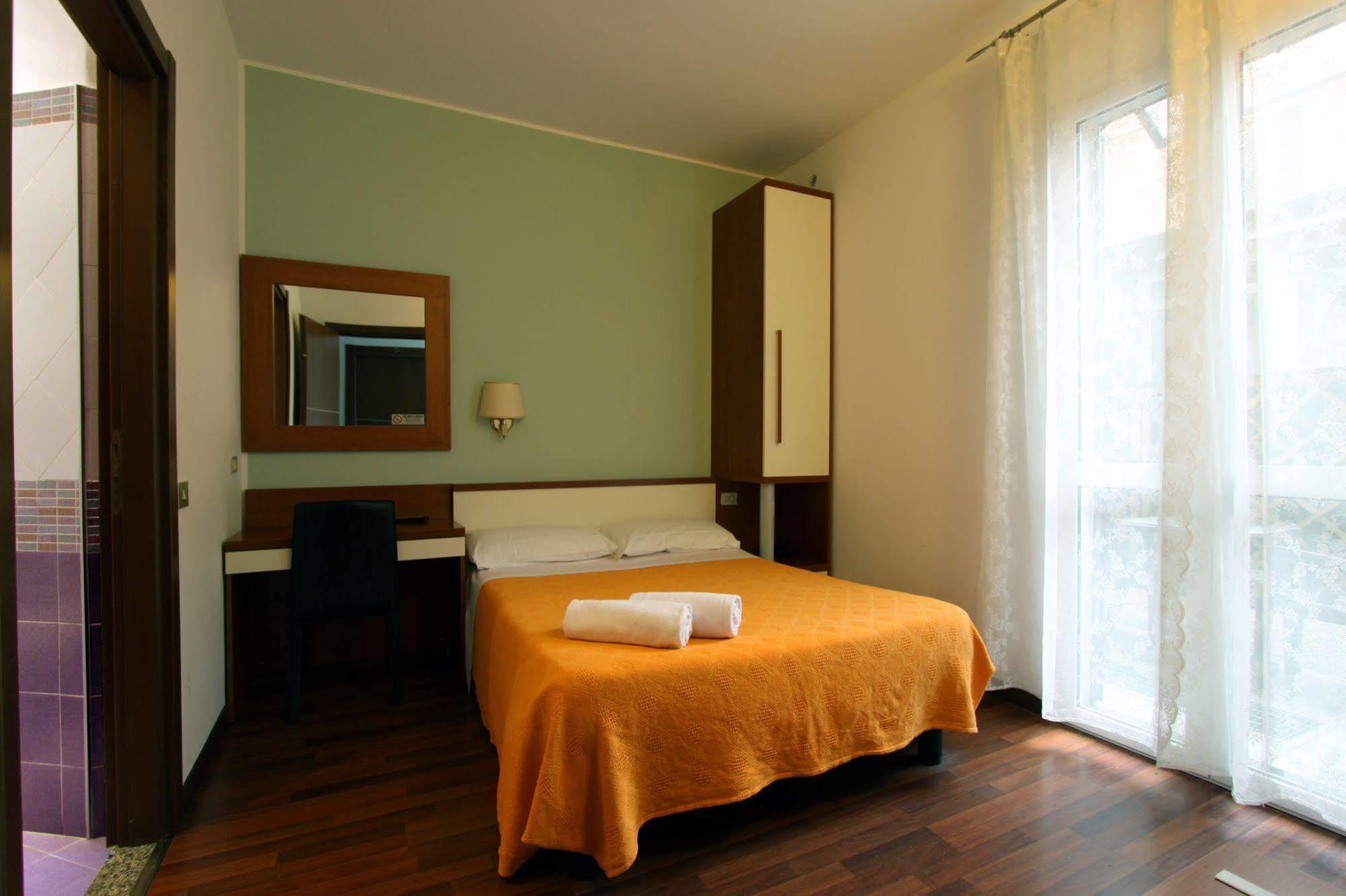 Lux Hotel Durante Milan Exterior photo